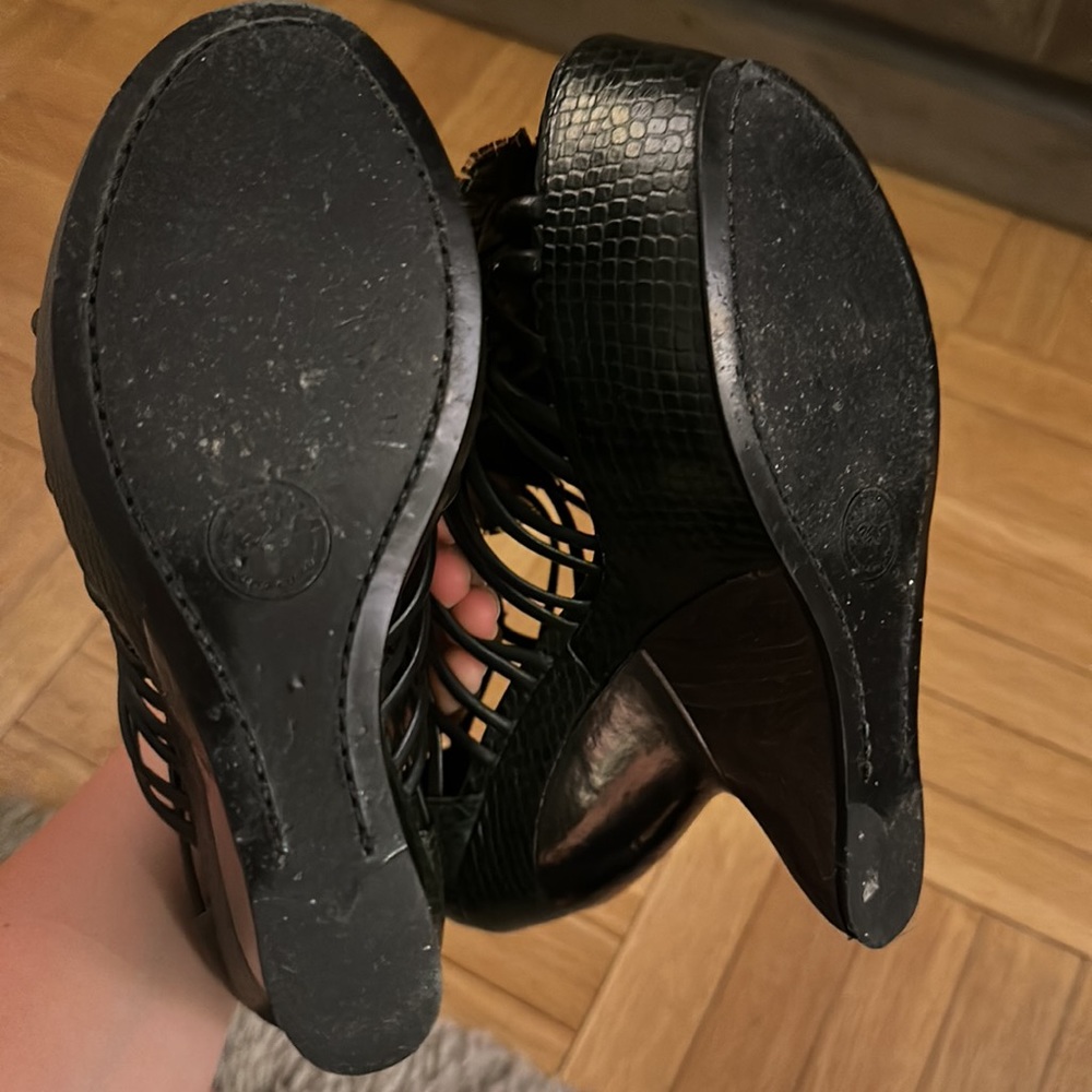 Leifstoddir dark green snakeskin embossed shoes with beading and feathers - Picture 5 of 8